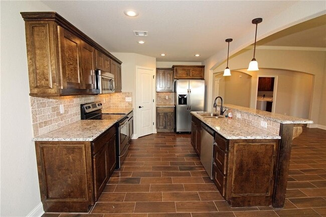 Building Photo - 2303 SW Elington St