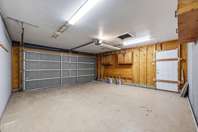 Building Photo - 4213 E Sahuaro Dr