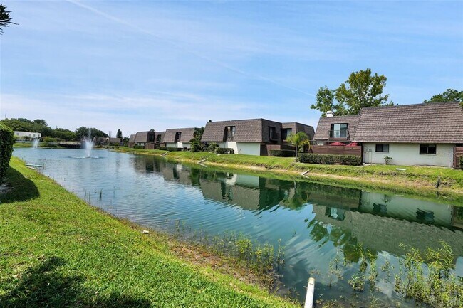 Building Photo - 15217 W Pond Woods Dr