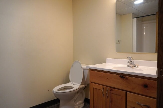 Building Photo - 1 Bedroom, 1 Bath Apartment- All utilities included