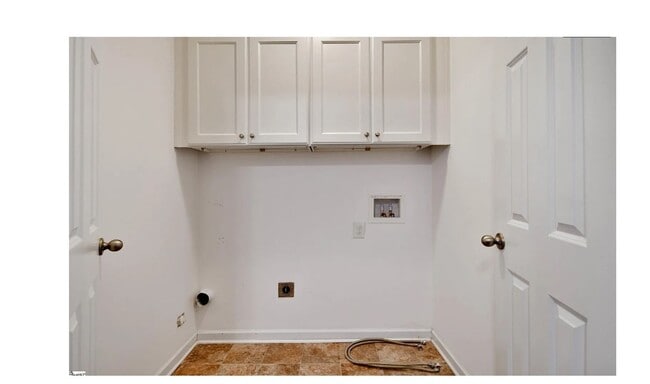 Building Photo - Charming 2-bedroom, 2.5-bathroom townhouse...