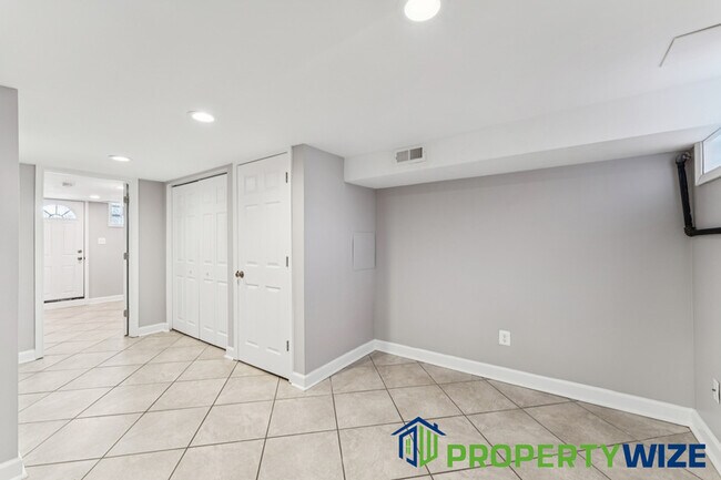 Building Photo - 6813 Bank St