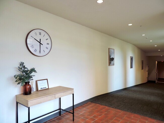 Building Photo - Stylish 1-Bed • 819 Sq. Ft. • Free Interne...