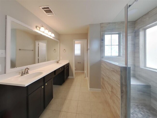 Building Photo - 13406 Holly Vista Dr