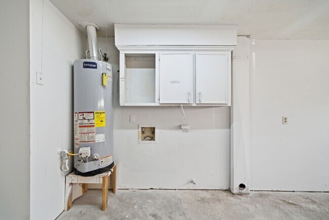 Building Photo - 122 White Cedar St