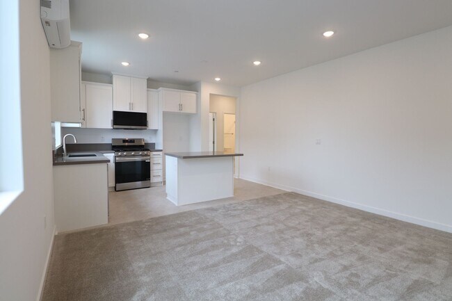 Building Photo - 1713 River Vis