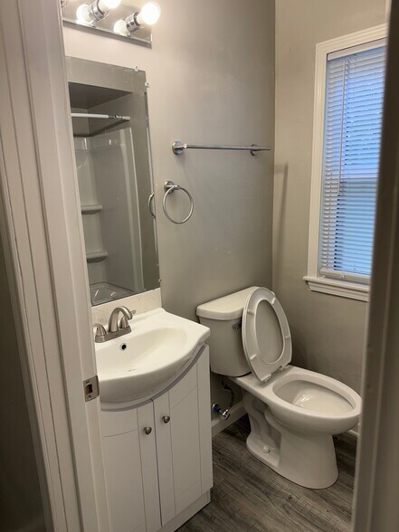 Building Photo - 5657 N 66th St