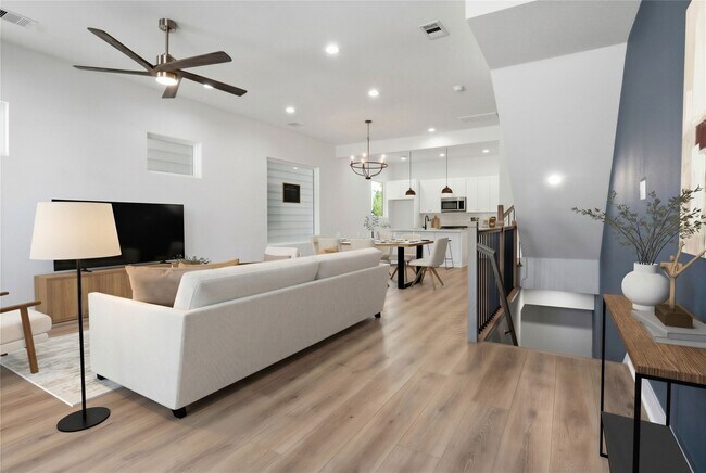 Building Photo - 2806 Versailles Oak Ln