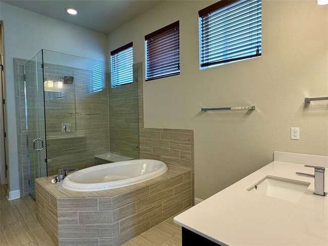 Building Photo - 12524 Ondara Dr