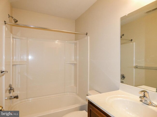 Building Photo - 2105 Lexington Mews