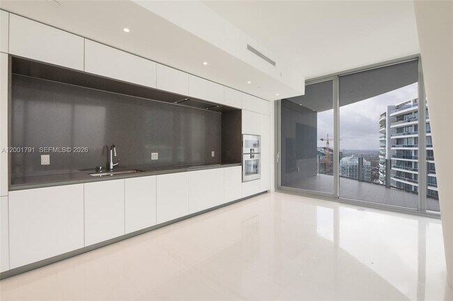 Building Photo - 300 Biscayne Blvd Way