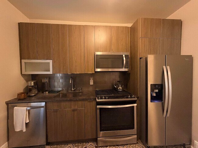 Building Photo - 138 W 30th St