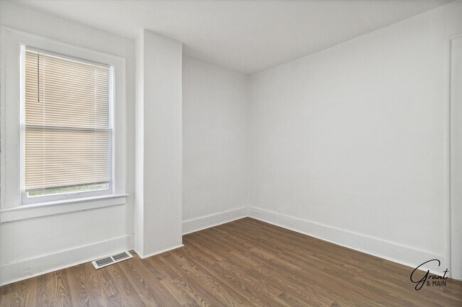 Building Photo - 16211 Kentucky St