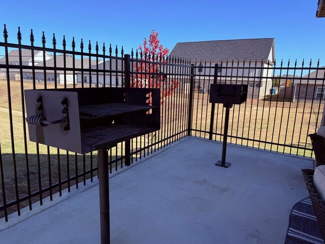 Building Photo - The Chateau at Been Road Villas 3 Bed, 2.5 Bath