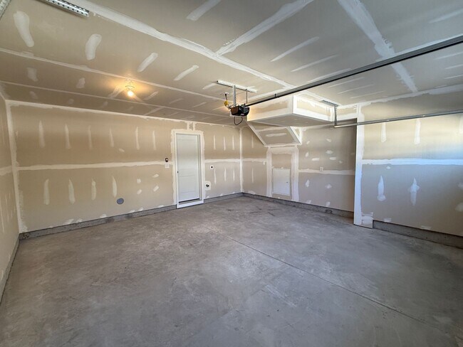 Building Photo - New Townhome Near Route 50 & Downtown Cambridge- RENT SPECIAL Free 2nd Months Rent