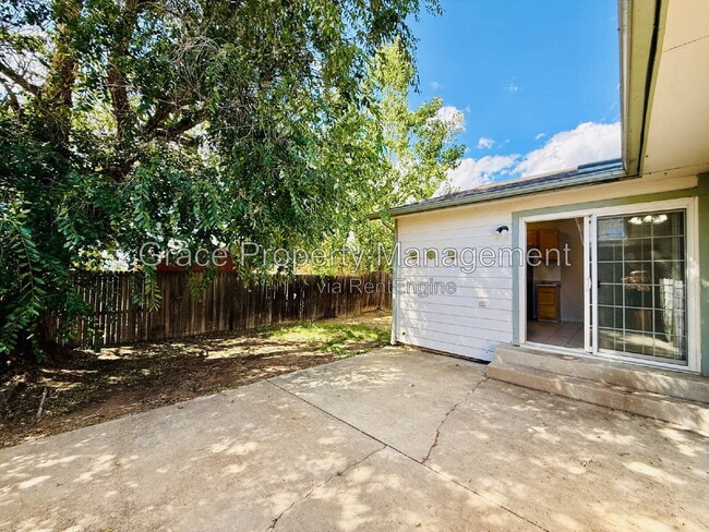 Building Photo - 405 S 28th Ln