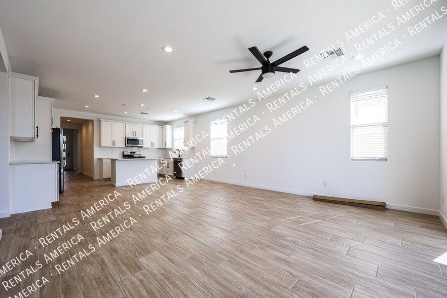 Building Photo - 5411 W Royal Palm Rd