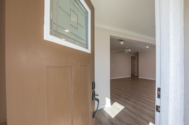 Building Photo - Renovated Beach House