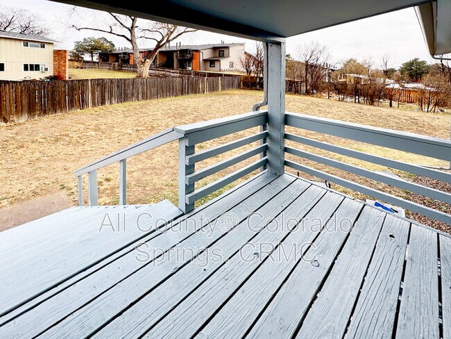 Building Photo - 915 Hathaway Dr