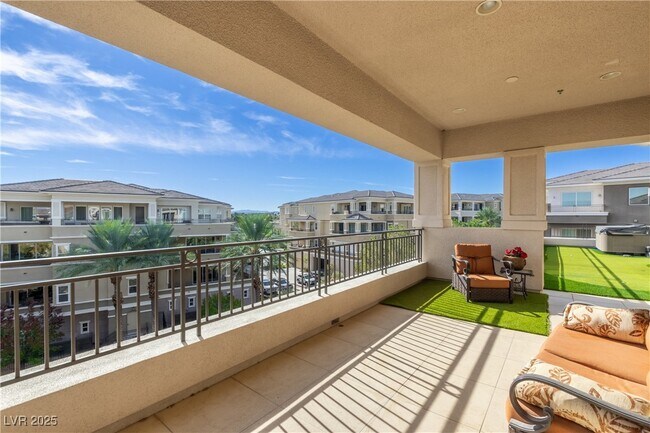 Building Photo - 9145 Tesoras Dr