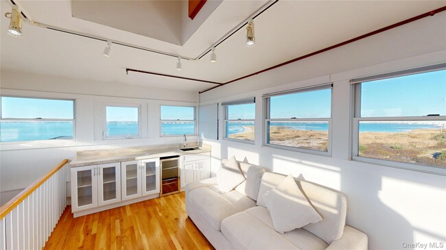 Building Photo - 750 Dune Rd