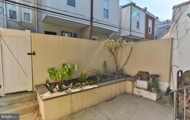 Building Photo - 855 N 24th St