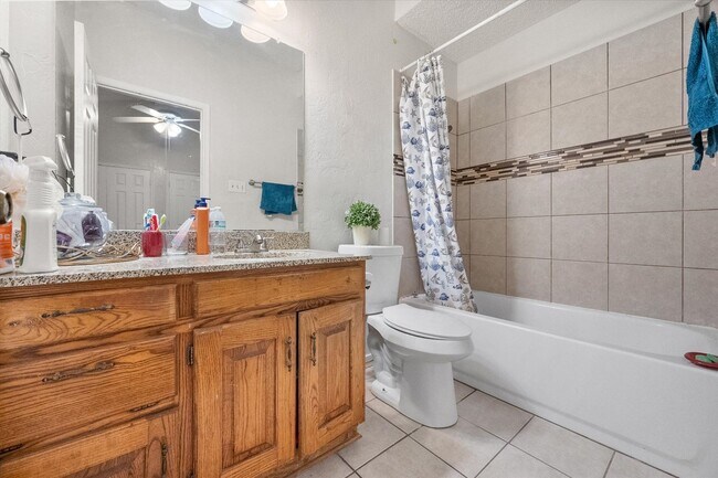 Building Photo - Quiet Cedar Hill Duplex on a Cul-d-sac