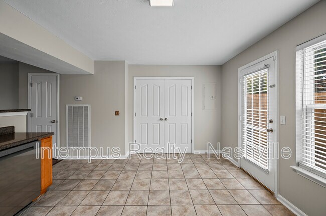 Building Photo - 415 Shoshone Pl