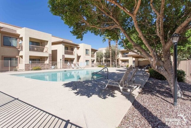Building Photo - Beautiful 2Bdm 2Ba Condo with Community Pool in Glendale!