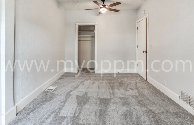 Building Photo - Beautiful 2 Bedroom / 1 Bathroom Home | Ne...