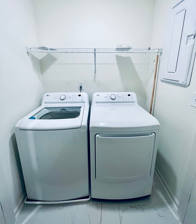 Building Photo - 400 Hacksaw Trl