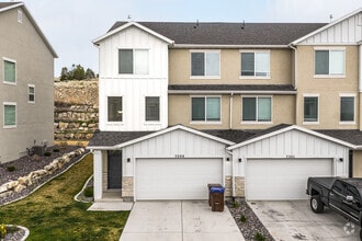 Building Photo - Hidden Hollow Townhomes