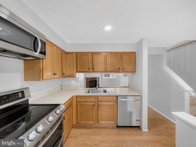 Building Photo - 7648 Fairbanks Ct