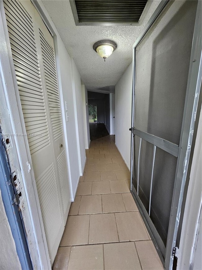 Building Photo - 7820 S Colony Cir