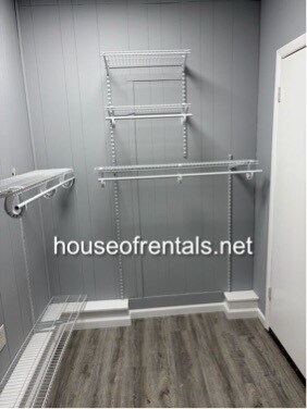 Building Photo - 902 Farris St