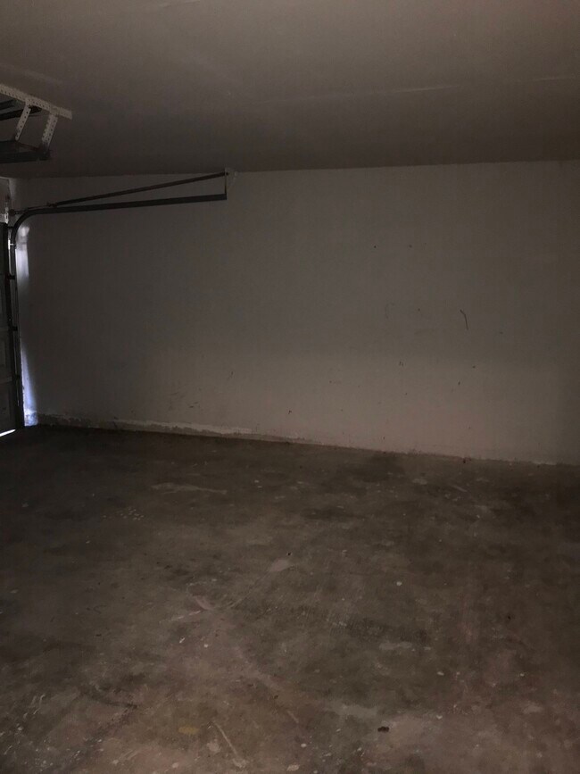 Building Photo - 10915 Gatlinburg Dr