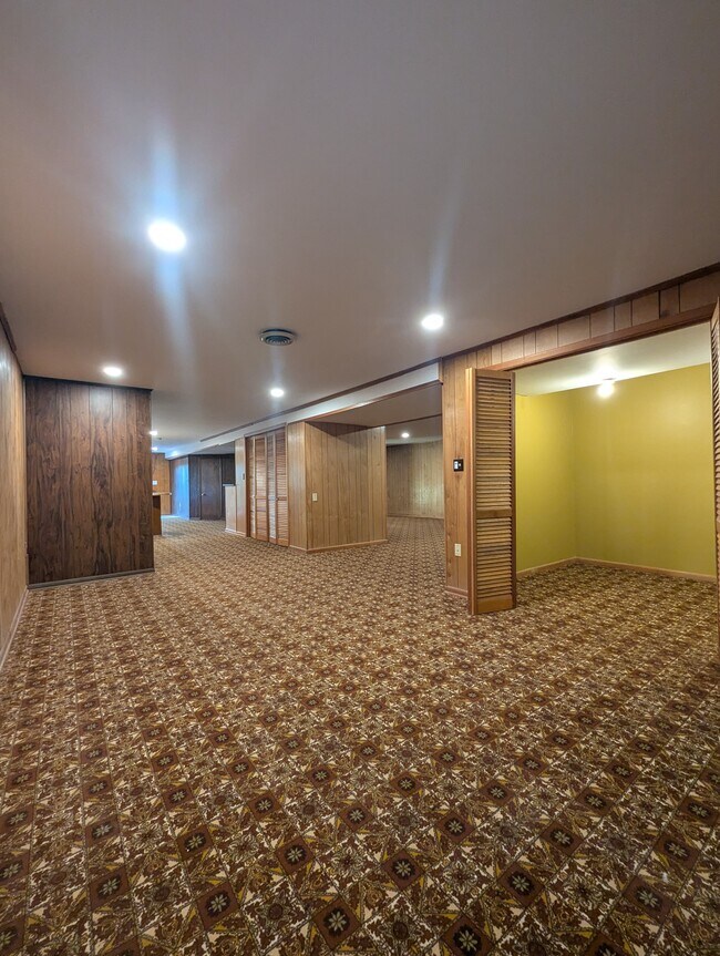 Building Photo - 201 Highland Cir