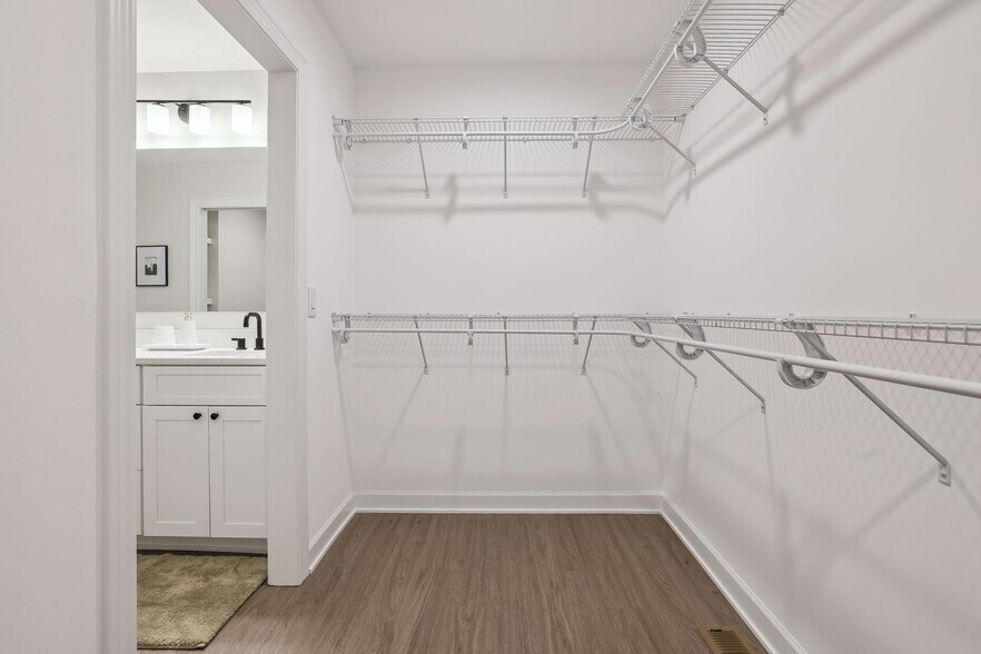 Building Photo - 2460 Cedarwood Ln