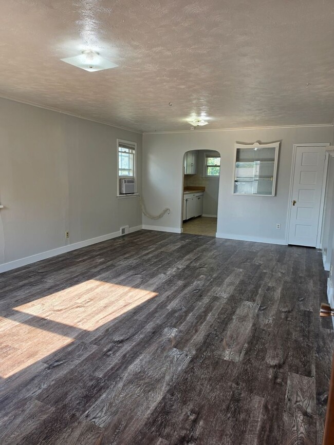 Building Photo - 1021 Dilger Ave
