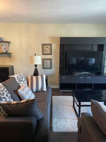 Building Photo - 2039-I Raleigh Rd