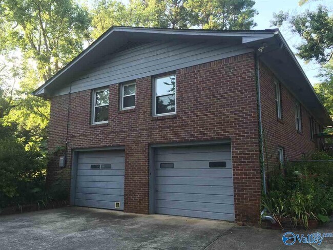 Building Photo - 2905 Garth Rd SE