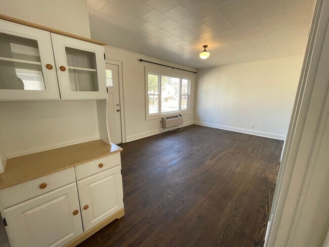 Building Photo - 2 Bedroom duplex on edge of Downtown Morganton