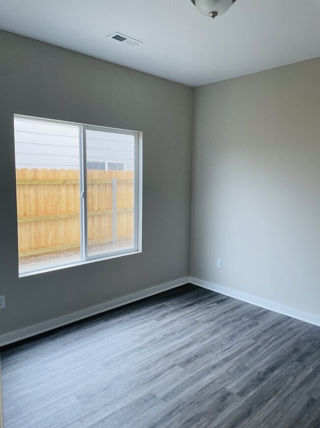 Building Photo - 12051 W Fontana St