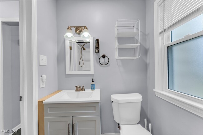 Building Photo - 19205 Pasnow Ave