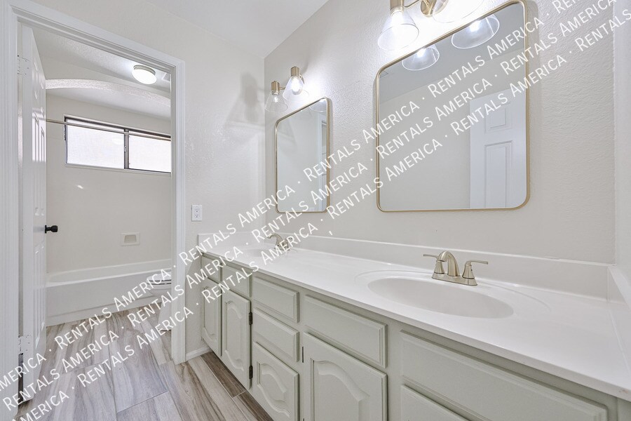 Building Photo - 3802 N Wintergreen Way
