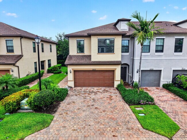 Building Photo - 2833 Troubadour St