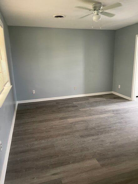 Building Photo - 35 N Idlewild St