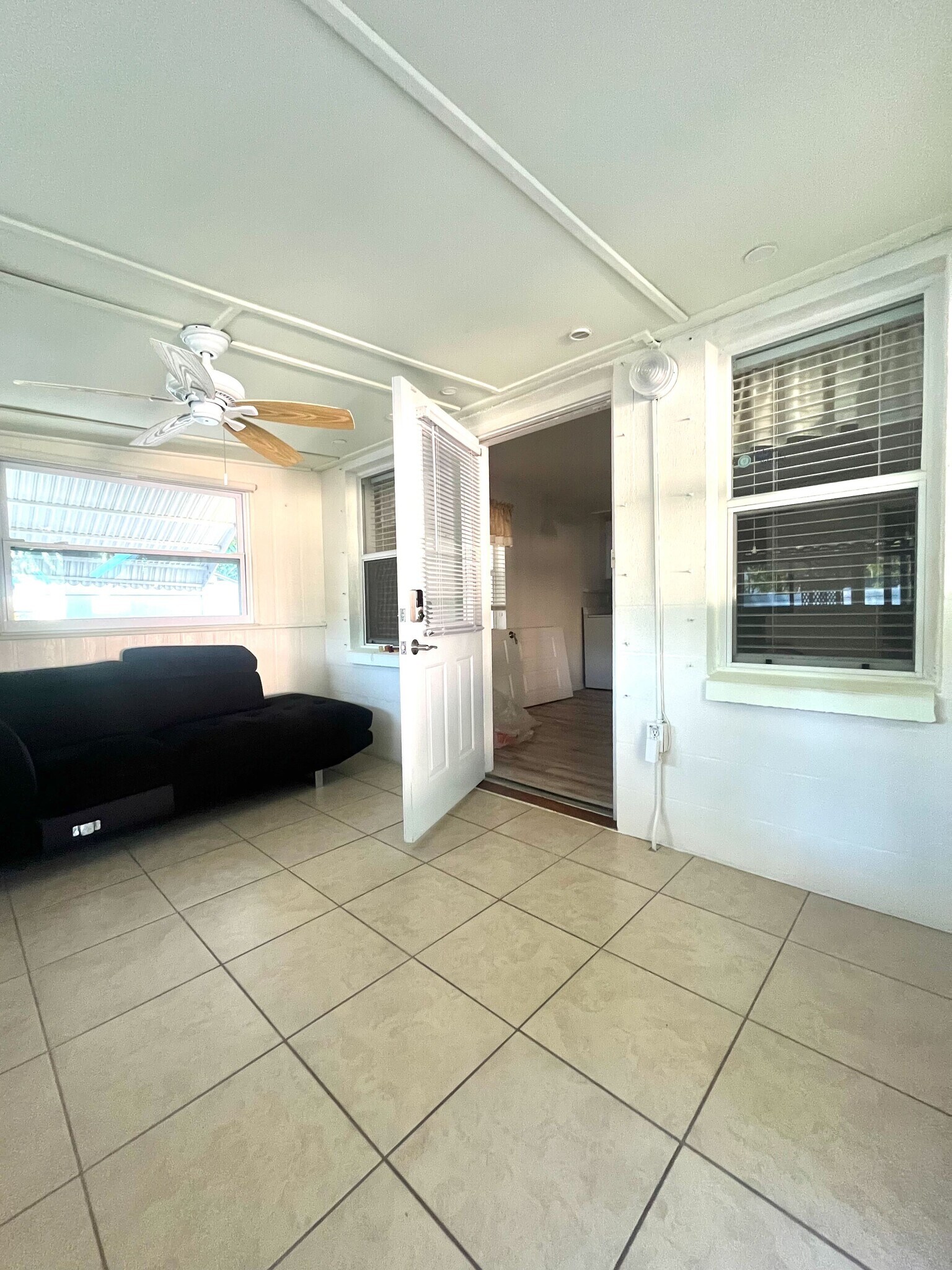 Building Photo - 516 Northmoor Ave N