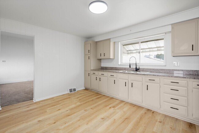 Building Photo - 124 Fitler St