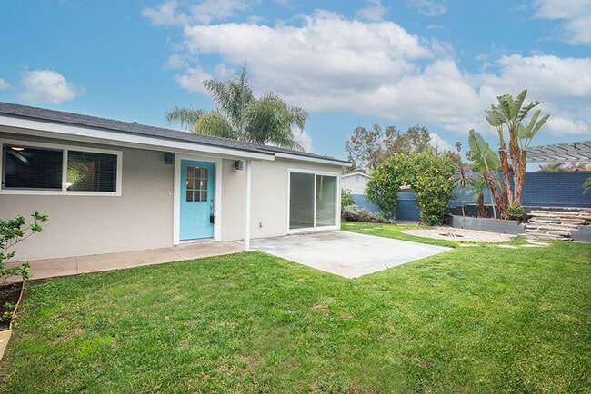 Building Photo - Charming Three Bedroom 2 Bath Home with Spacious Backyard for Entertaining!